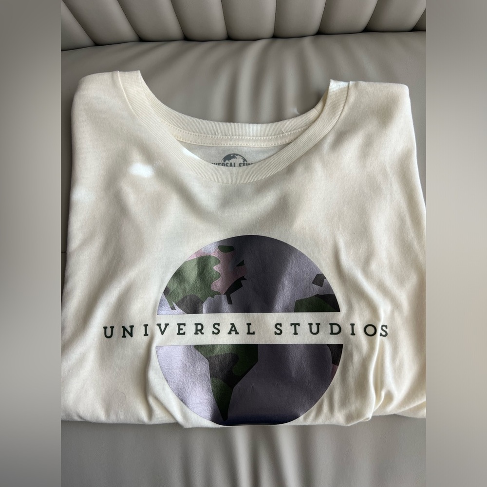 Universal Studios Hollywood Green Camo Globe Shirt (M)